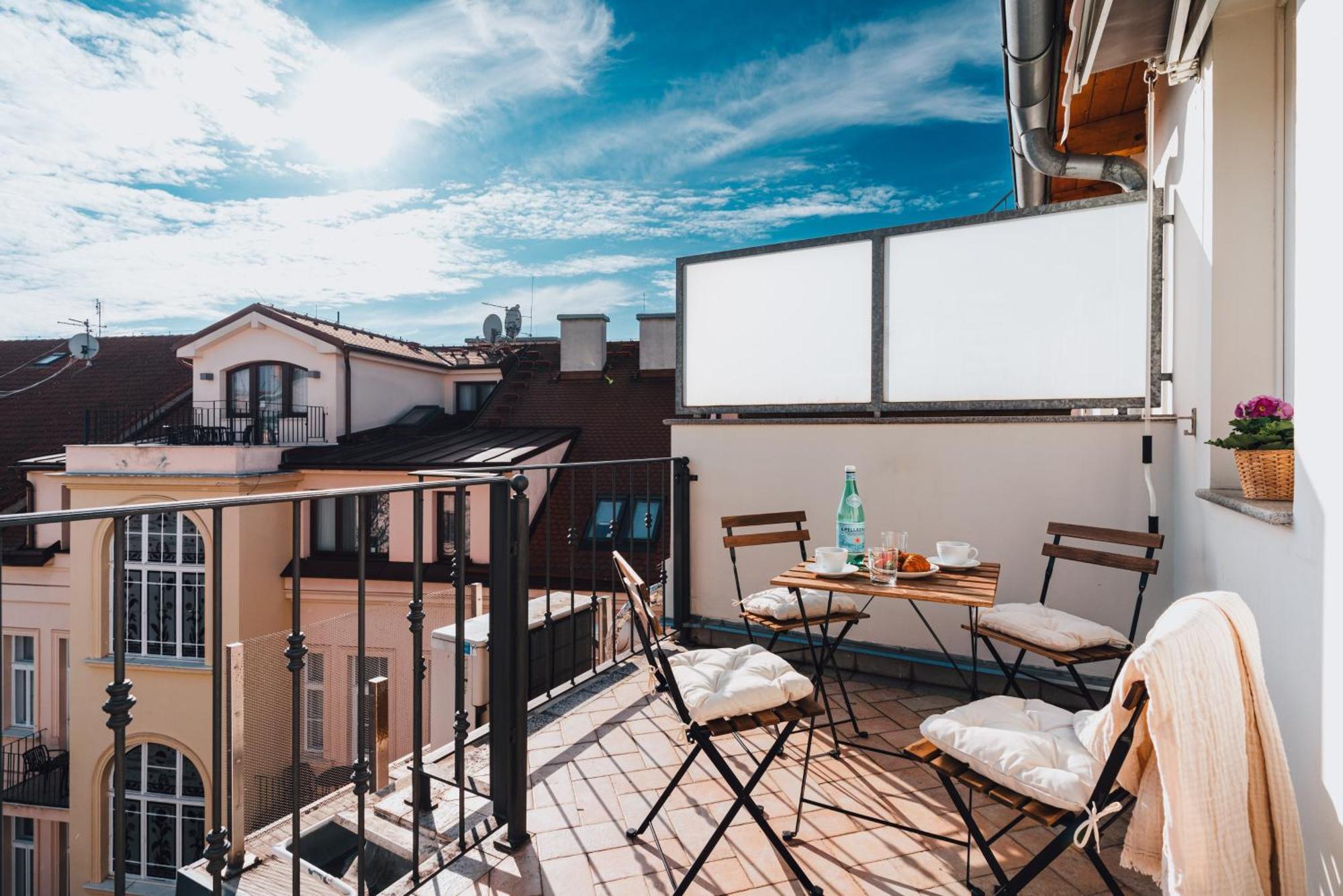 Two-Level Apart With A Terrace Near The Vltava River Prag Dış mekan fotoğraf