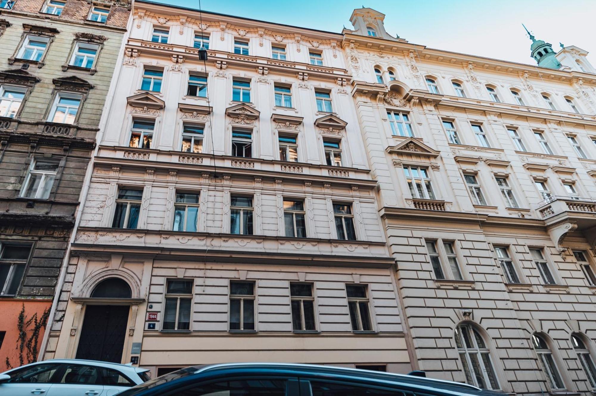 Two-Level Apart With A Terrace Near The Vltava River Prag Dış mekan fotoğraf